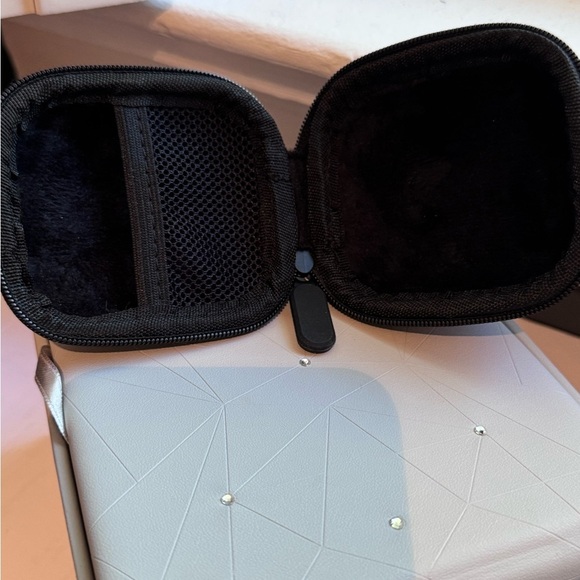 ๐ Stunning Vintage One of A Kind Ellie Rose Snake Skin Ear Buds Case ๐ - Picture 11 of 16